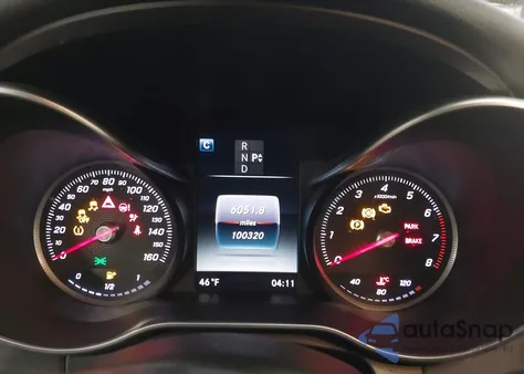 2016 Mercedes-Benz C 300 4Matic z USA, uszkodzony, nr VIN 55SWF4KB1GU134816